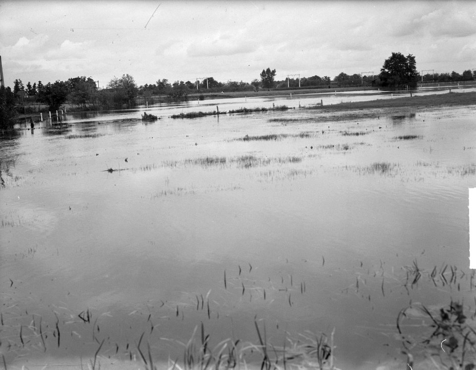 Grebbelinie bij Barneveld onder water doorzagen, Bestanddeelnr 904-2176