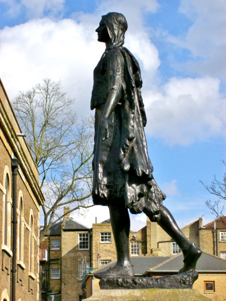 Gravesend, statue of Pocahontas