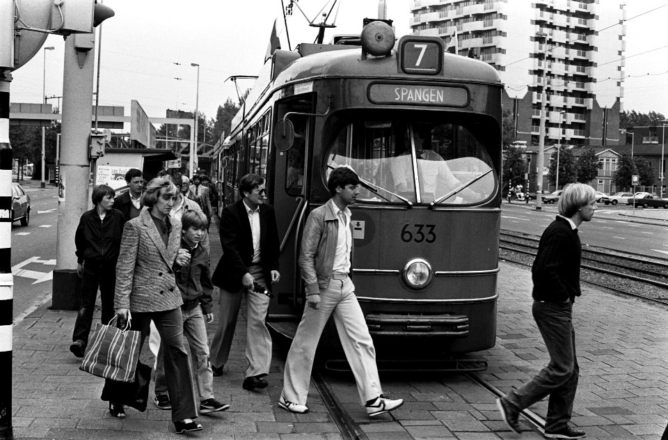 Gratis openbaar vervoer in Rotterdam, omdat bestuurders en chauffeurs meer loon met behoud van 6% onregelmatigheidstoeslag willen, Bestanddeelnr 931-5021