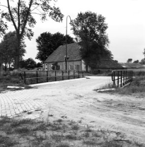 Graven en verbeteren van kanalen, aanleggen bruggen, bruggen, groote wetering, l, Bestanddeelnr 160-0790
