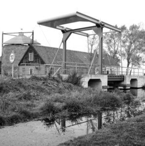 Graven en verbeteren van kanalen, aanleggen bruggen, bruggen, waterland, Broek, Bestanddeelnr 160-0862