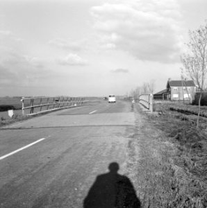 Graven en verbeteren van kanalen, aanleggen bruggen, bruggen, landbouw, noordpla, Bestanddeelnr 160-0840