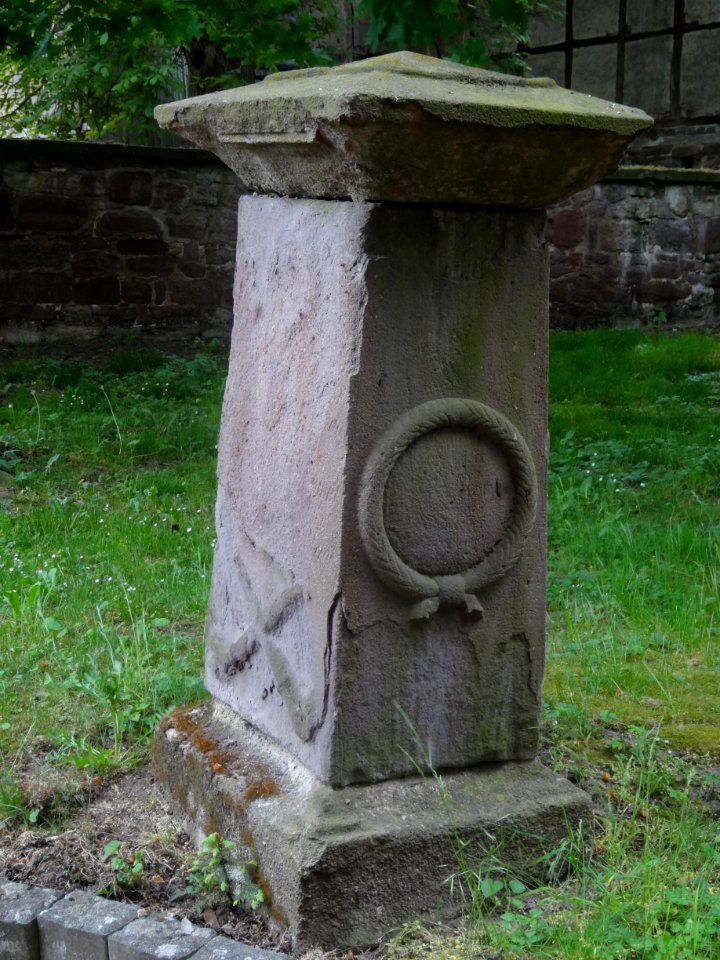 Gravestone church Udersleben 3