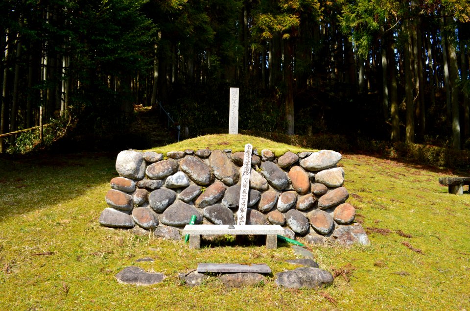 Grave of Fumi no Nemaro, gaikan-1