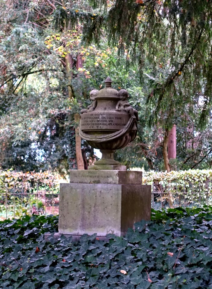 Grave of the Great Landgräfin Caroline - Herrngarten, Darmstadt, Germany - DSC09778