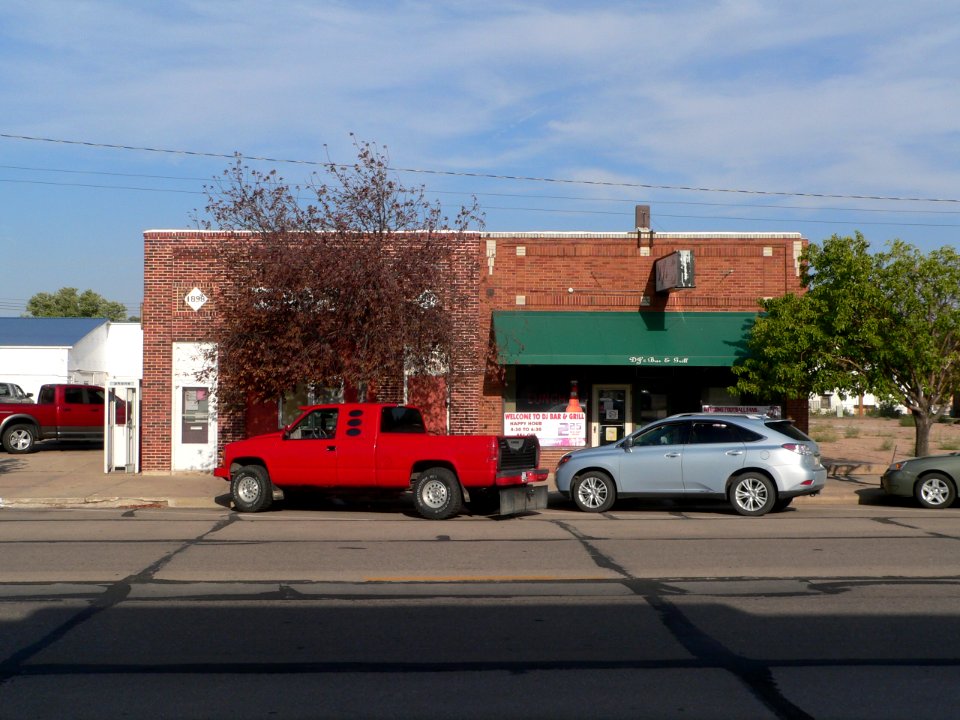 Grant, Nebraska 325-323 Central Ave 1
