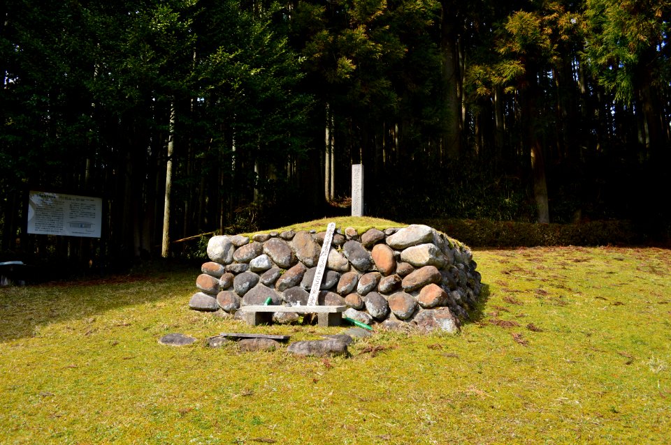 Grave of Fumi no Nemaro, gaikan-2