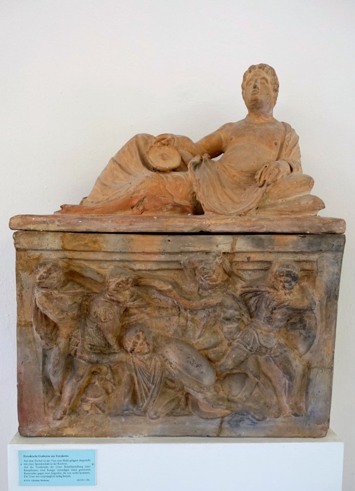 Grave urn, Etruscan, Chiusi, 150-130 BC, terracotta, H 4731 - Martin von Wagner Museum - Würzburg, Germany - DSC05714
