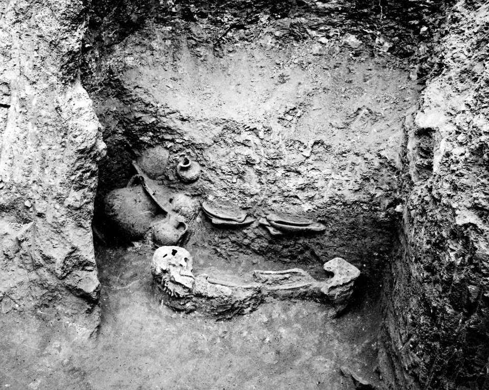 Grav 602, interiör med fynd in situ. Lapithos - SMVK - C00981