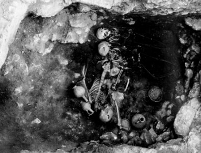 Grav 14, interiör. Enkomi - SMVK - C02510