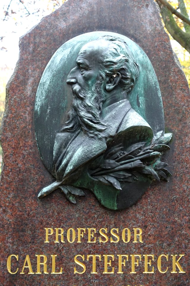 Grave of Carl Steffeck - Franzosischer Friedhof, Berlin - DSC00239