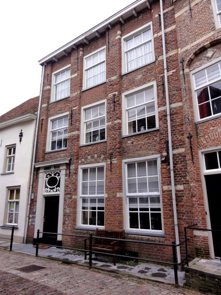 Grave Rijksmonument 17223 Gasthuisstraat 46