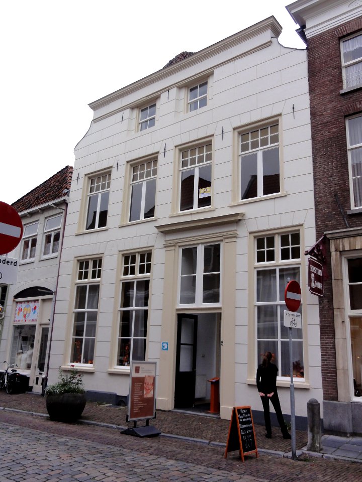 Grave Rijksmonument 17215 Brugstraat 5