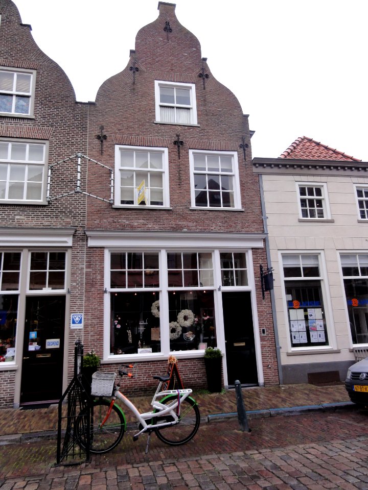 Grave Rijksmonument 17296 Rogstraat 11