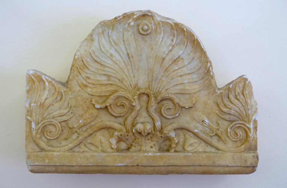 Grave top, Athens, c. 390-380 BC, marble, H 5707 - Martin von Wagner Museum - Würzburg, Germany - DSC05874