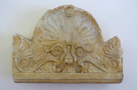 Grave top, Athens, c. 390-380 BC, marble, H 5707 - Martin von Wagner Museum - Würzburg, Germany - DSC05874