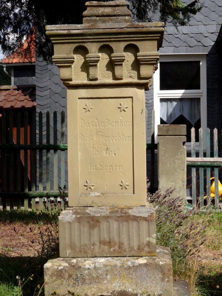 Grave stone church Bedheim 2