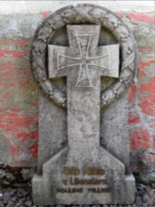 Grave stone church Bedheim 3