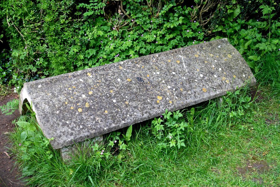 Grave of William Morris and Jane Morris, St George's Church - Kelmscott, Oxfordshire, England - DSC00207