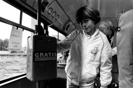 Gratis openbaar vervoer in Rotterdam, omdat bestuurders en chauffeurs meer loon met behoud van 6% onregelmatigheidstoeslag willen, Bestanddeelnr 931-5020