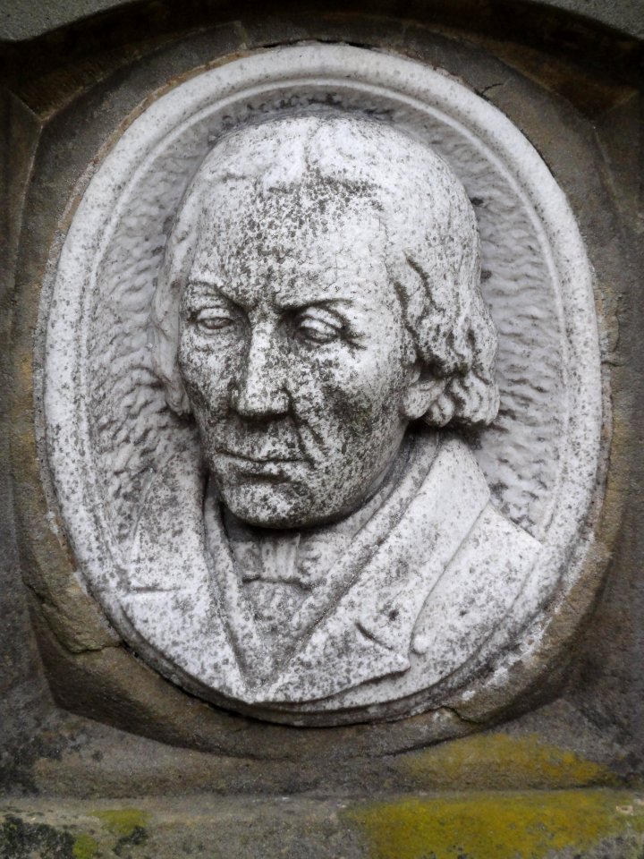 Grave Rijksmonument 514154 Graf Le Sage ten Broek reliefportret