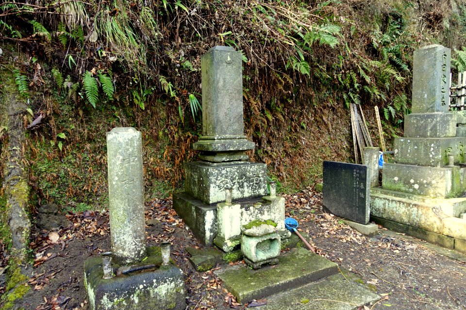 Grave - Jufukuji - Kamakura, Kanagawa, Japan - DSC08001