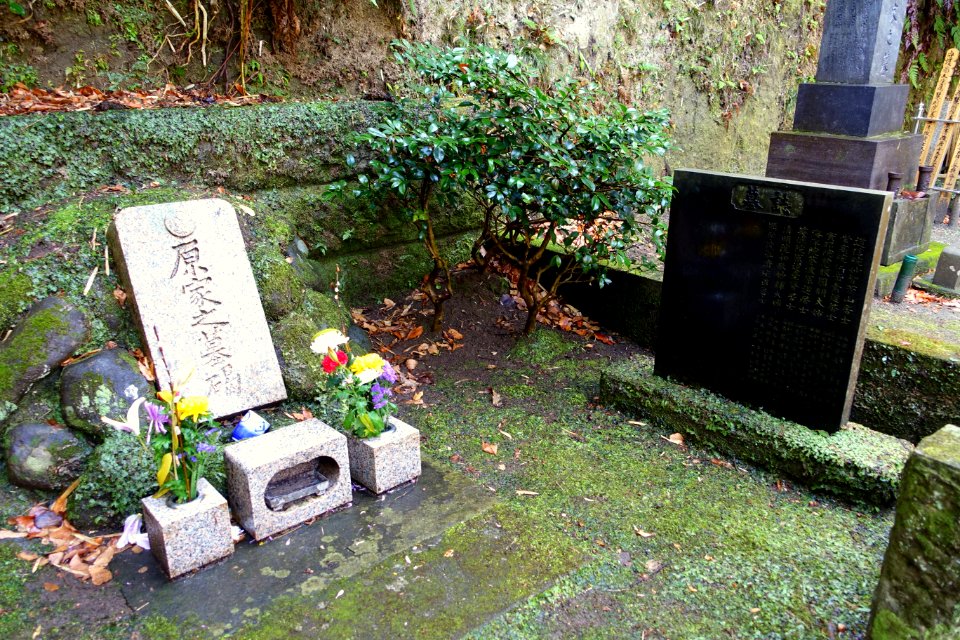 Grave - Jufukuji - Kamakura, Kanagawa, Japan - DSC07998