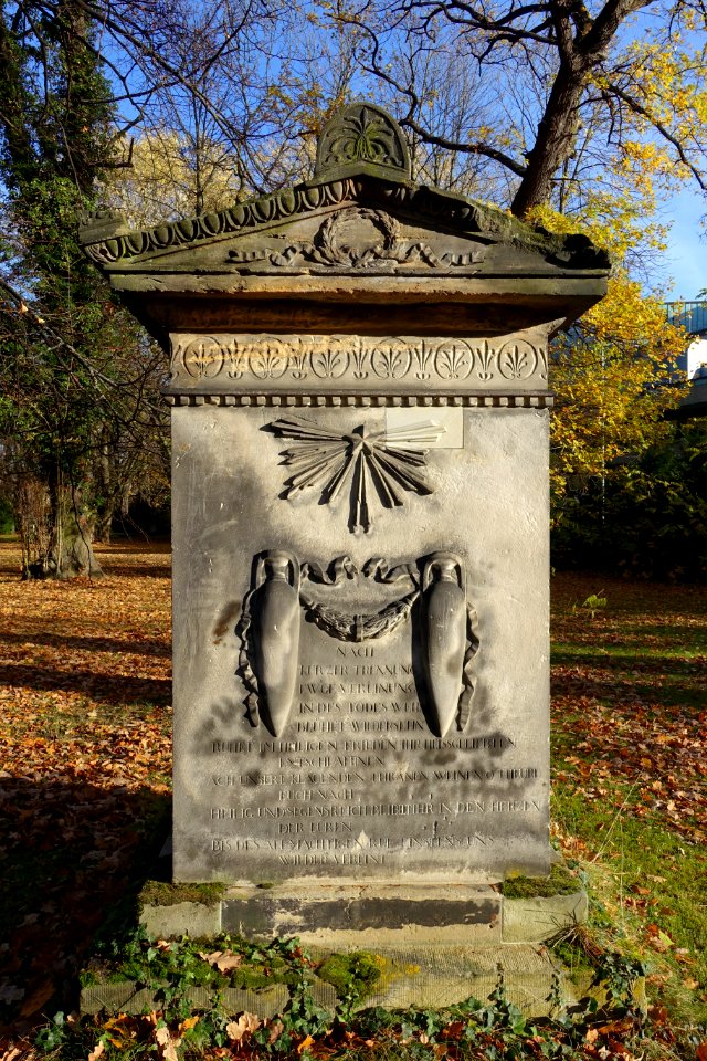 Grave - Dom- und Magnifriedhof - Braunschweig, Germany - DSC04249