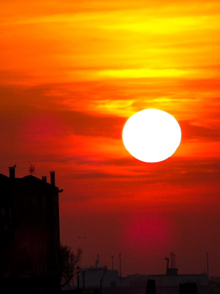 Sunset lichtspiel venice
