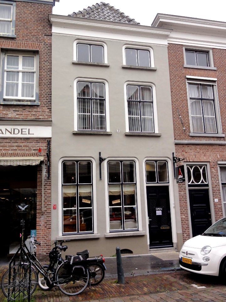 Grave Rijksmonument 17300 Rogstraat 21