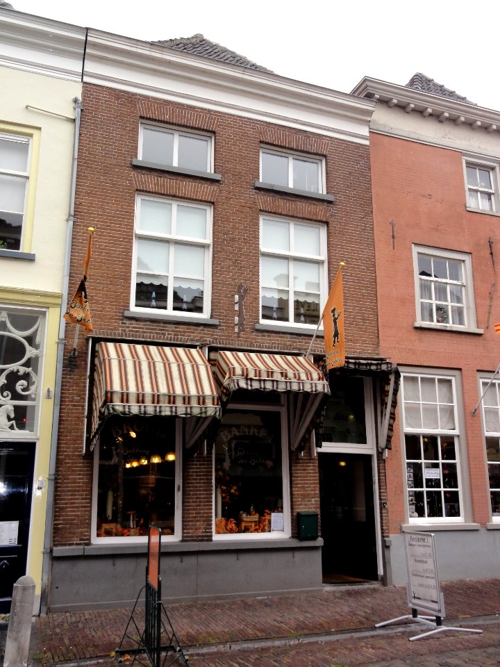 Grave Rijksmonument 17261 Klinkerstraat 7