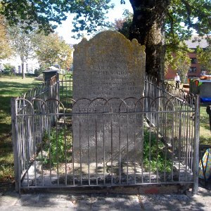 Grave of Martha and Stephen Gunn, St Nicholas' Churchyard, Church Street, Brighton (September 2019)
