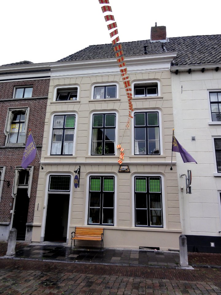 Grave Rijksmonument 17258 Klinkerstraat 1