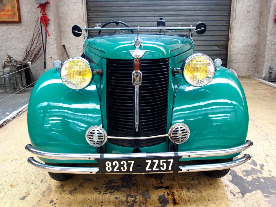 Green Austin convertible pic5