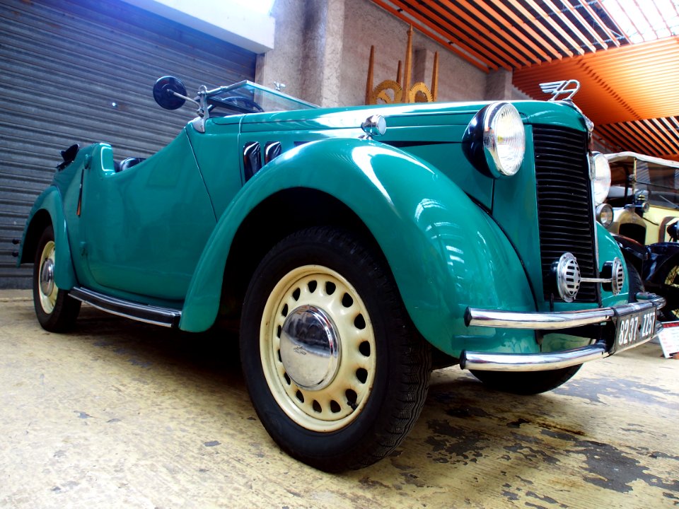 Green Austin convertible pic2