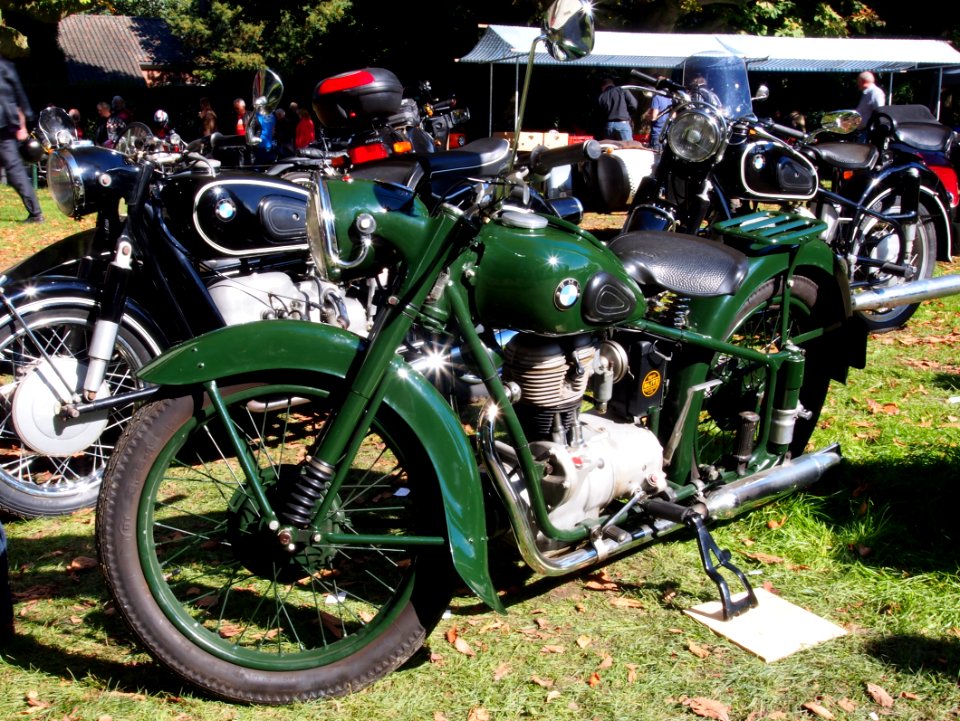 Green BMW motorcycle pic0