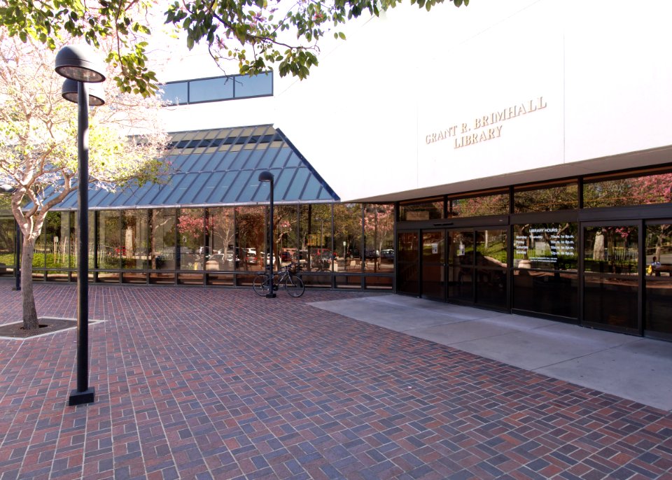 Grant R. Brimhall Library entrance 2015-03-06