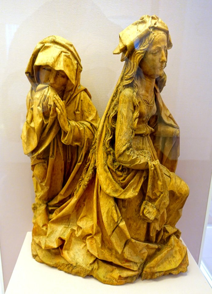 Grieving women, fragment, by Tilman Riemenschneider and workshop, c. 1510, linden wood - Mainfränkisches Museum - Würzburg, Germany - DSC04684