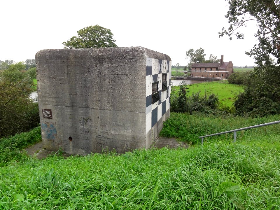 Grave Rijksmonument 420216 brugkazemat zuid
