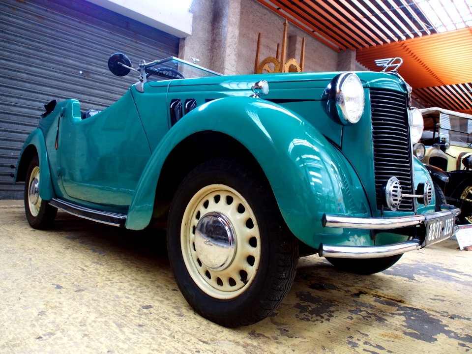 Green Austin convertible pic3