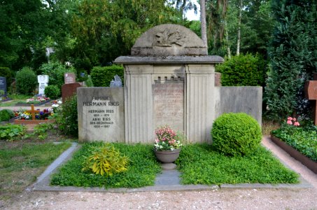 Griesheim, Friedhof, Grab C 150-152 Conrad-Ries