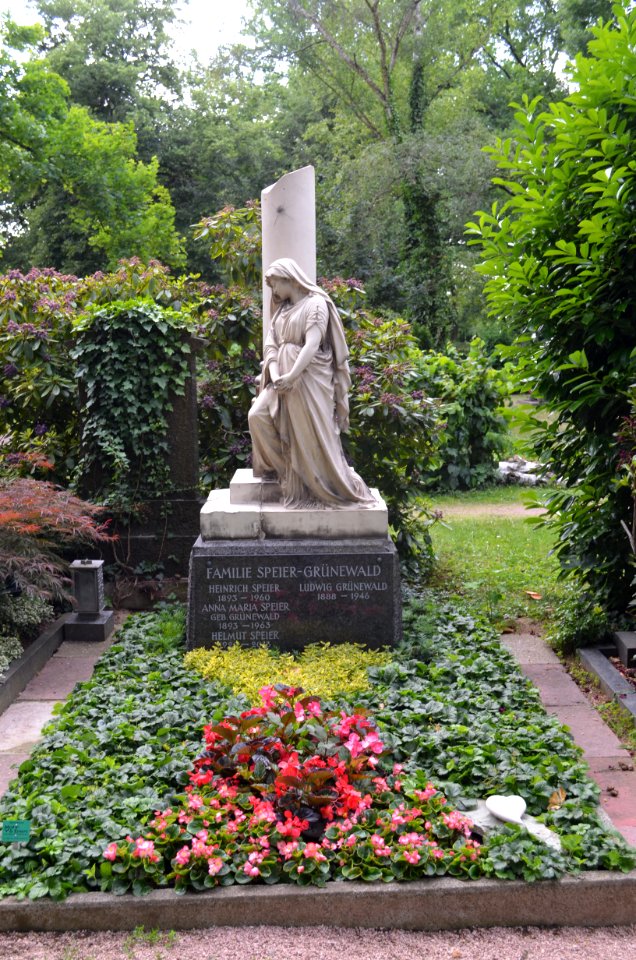 Griesheim, Friedhof, Grab B 56-57 Speier-Grünewald (1)
