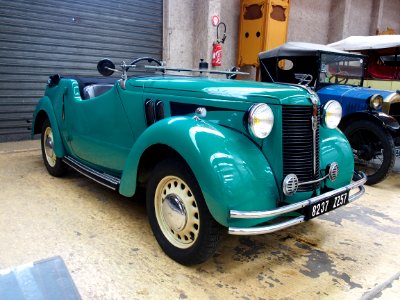 Green Austin convertible pic4