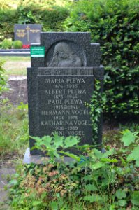 Griesheim, Friedhof, Grab B 17 Plewa