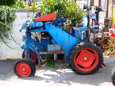 Grape-vine tractor pic-009