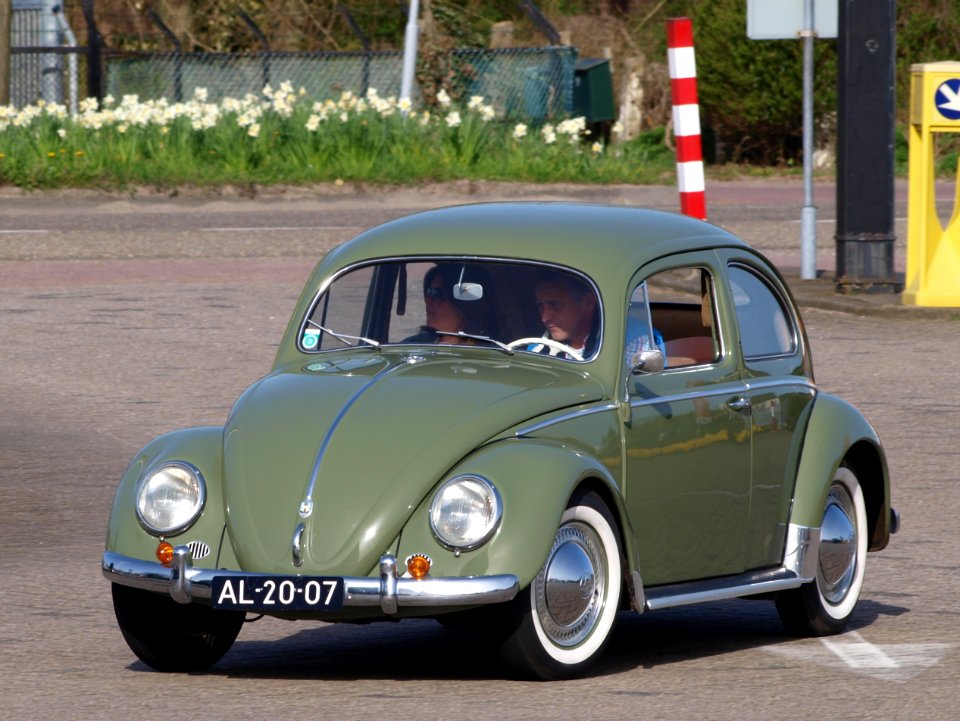 Green Volkswagen Beetle, Dutch registration AL-20-07 pic-002