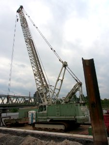 Green Weserhutte crane on a barge in Bremen pic4
