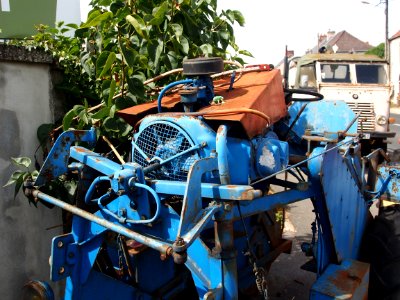Grape-vine tractor pic-003