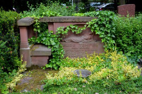 Griesheim, Friedhof, Grab C 374 Tempel