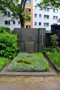 Griesheim, Friedhof, Grab C 159-160 Tempel